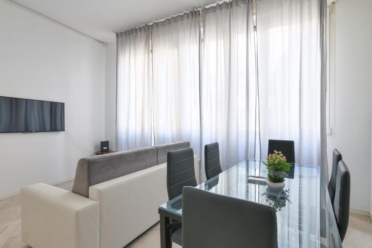 Prestige Boutique Homes - Duomo 1 Milan Luaran gambar